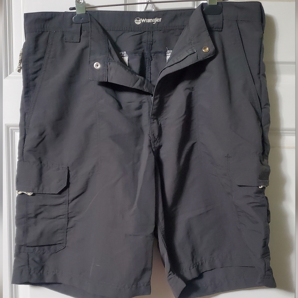 Men's Wrangler shorts 38 waist 23" long